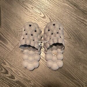 Gray bubble slides size 40-41